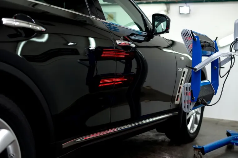 Redresser la carrosserie d'une voiture sans abîmer la peinture, Béthune, FC-Racing-Automobiles